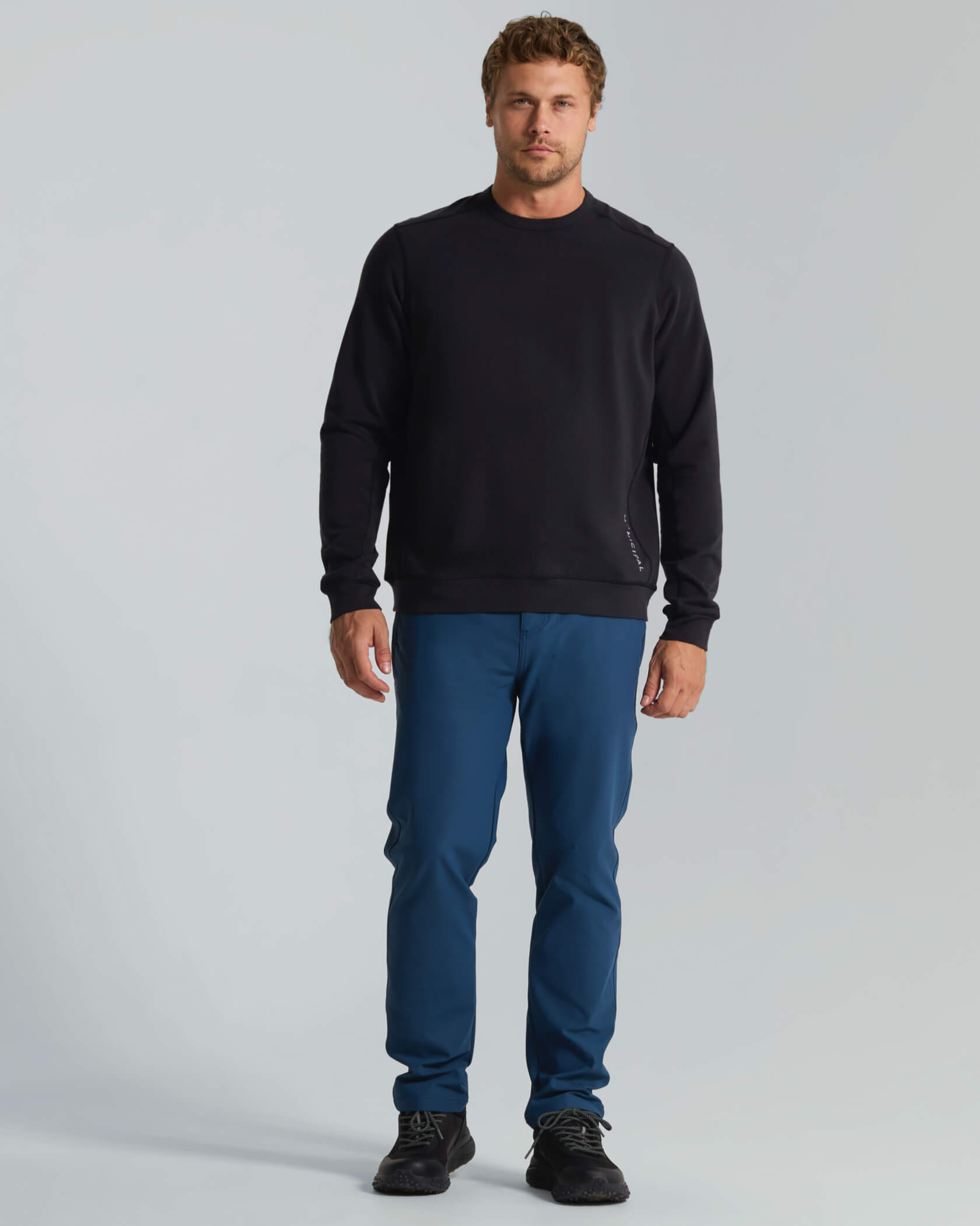 New Town Stretch Crew |Black| outfit