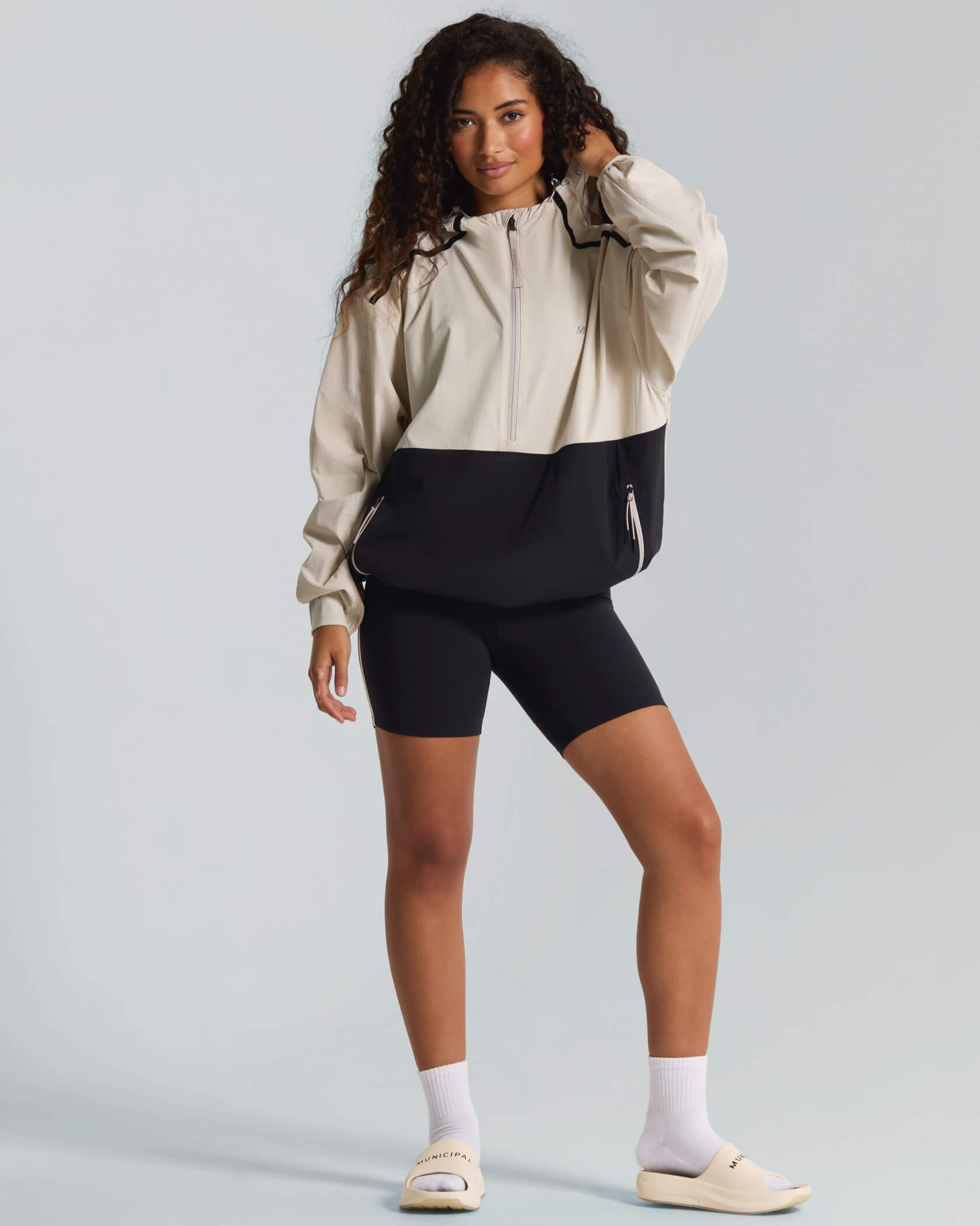 Women's Momentum Half Zip Anorak |Silver Lining| outfit