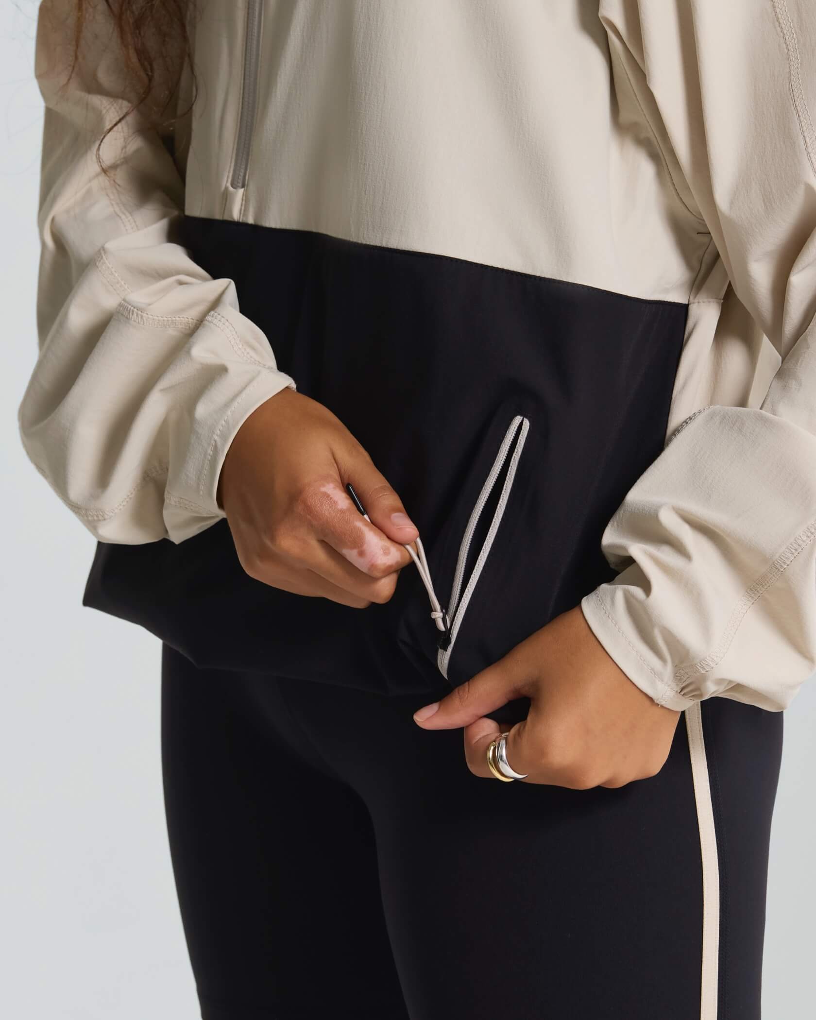 Women's Momentum Half Zip Anorak |Silver Lining| pocket